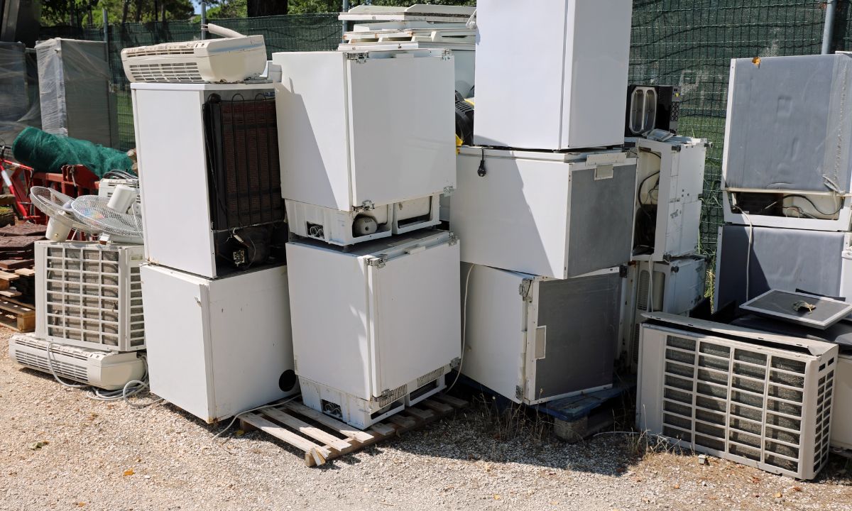 Equipamentos elétricos abandonados