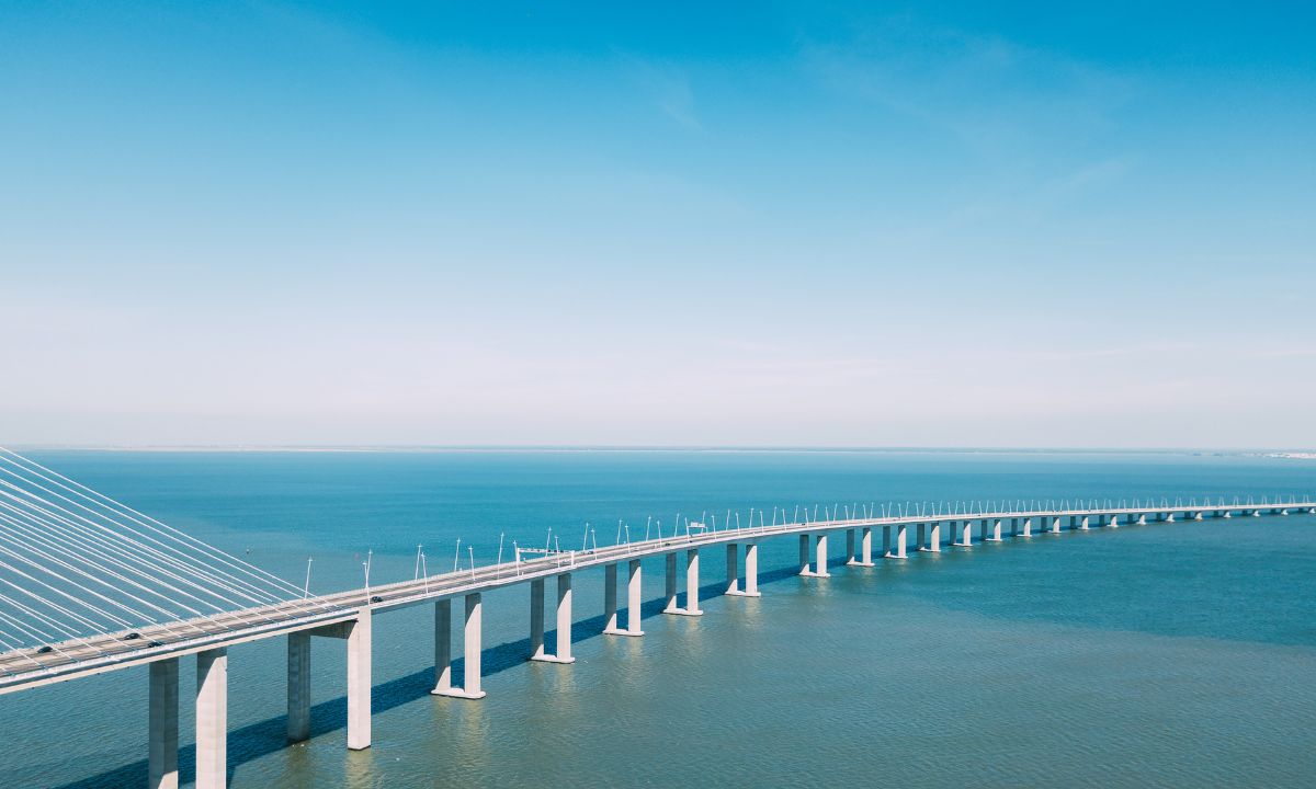 ponte vasco da gama no rio tejo, novo açude do tejo