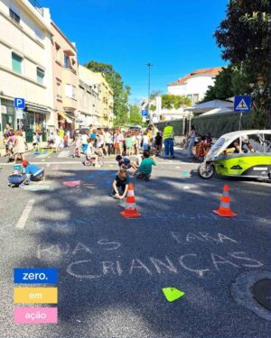 rua escolar criancas a brincar