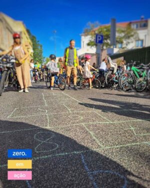 rua escolar crianças a brincar